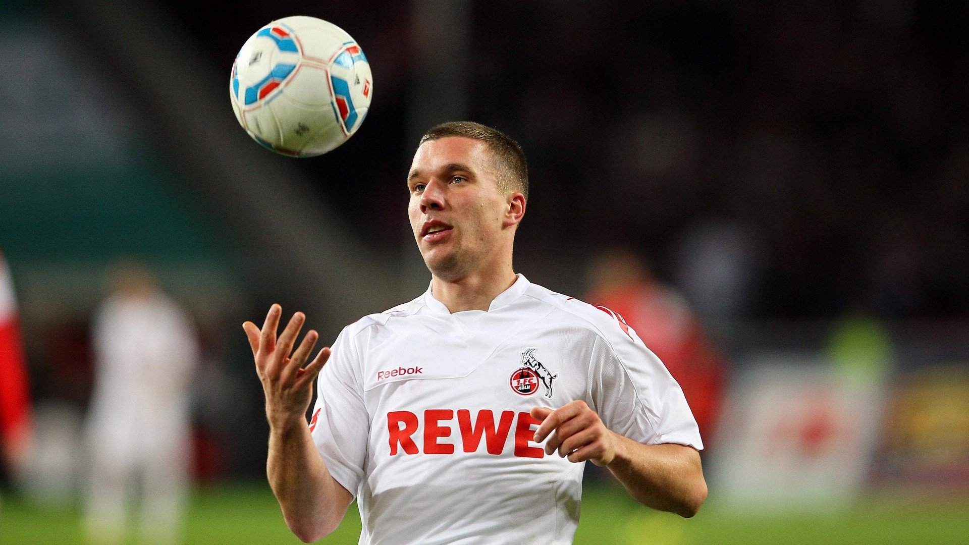 五大联赛是否广泛使用非传统边路球员组织进攻,何为五大联赛